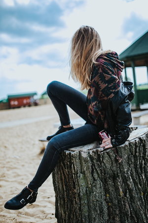 飞天小女小警图片