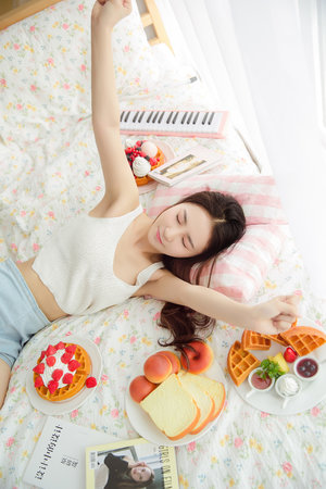 小伙子泻火老阿姨2024剧情介绍